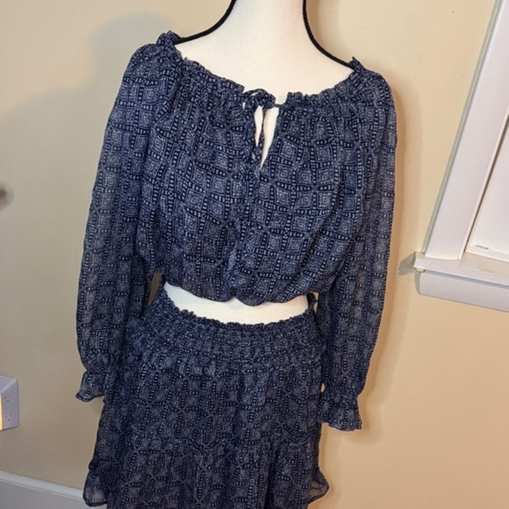 Blu pepper women’s 2 pc skirt and long sleeve crop set NWT sz abstract blue